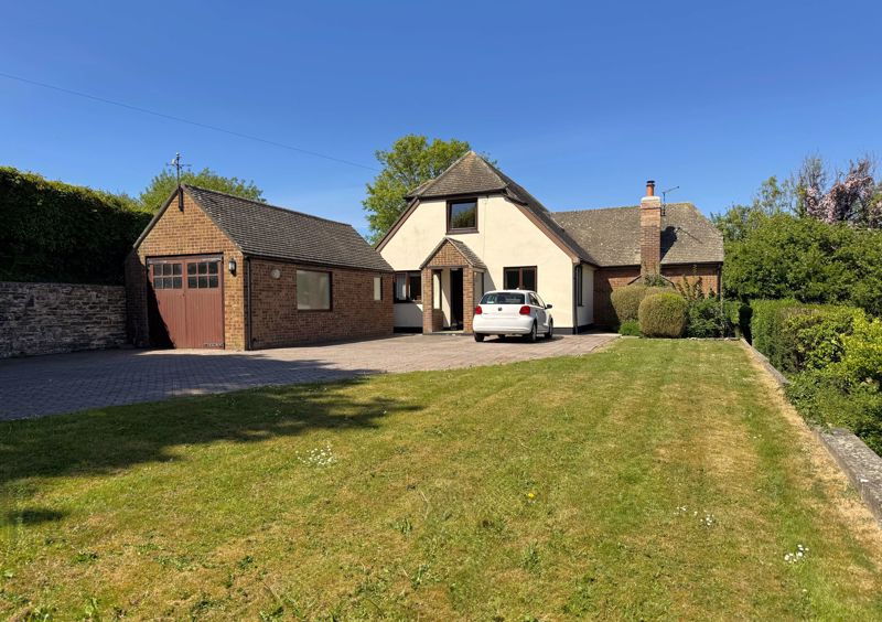 RURAL 4 BEDROOM HOME WITH GARAGE, PARKING & STUNNING VIEWS