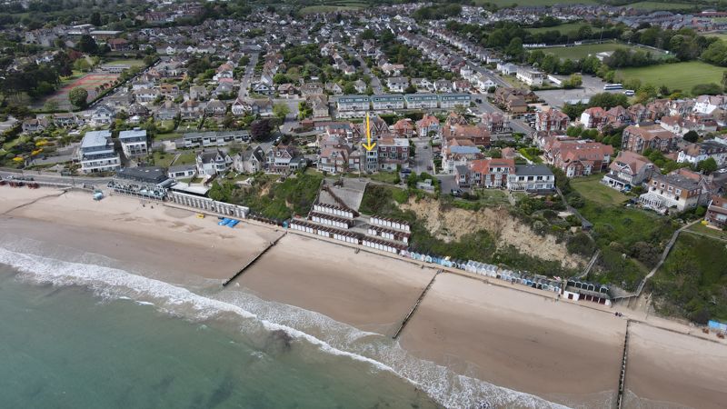 SPACIOUS 3 BEDROOM PENTHOUSE WITH STUNNING SEA VIEWS & DIRECT ACCESS TO BEACH